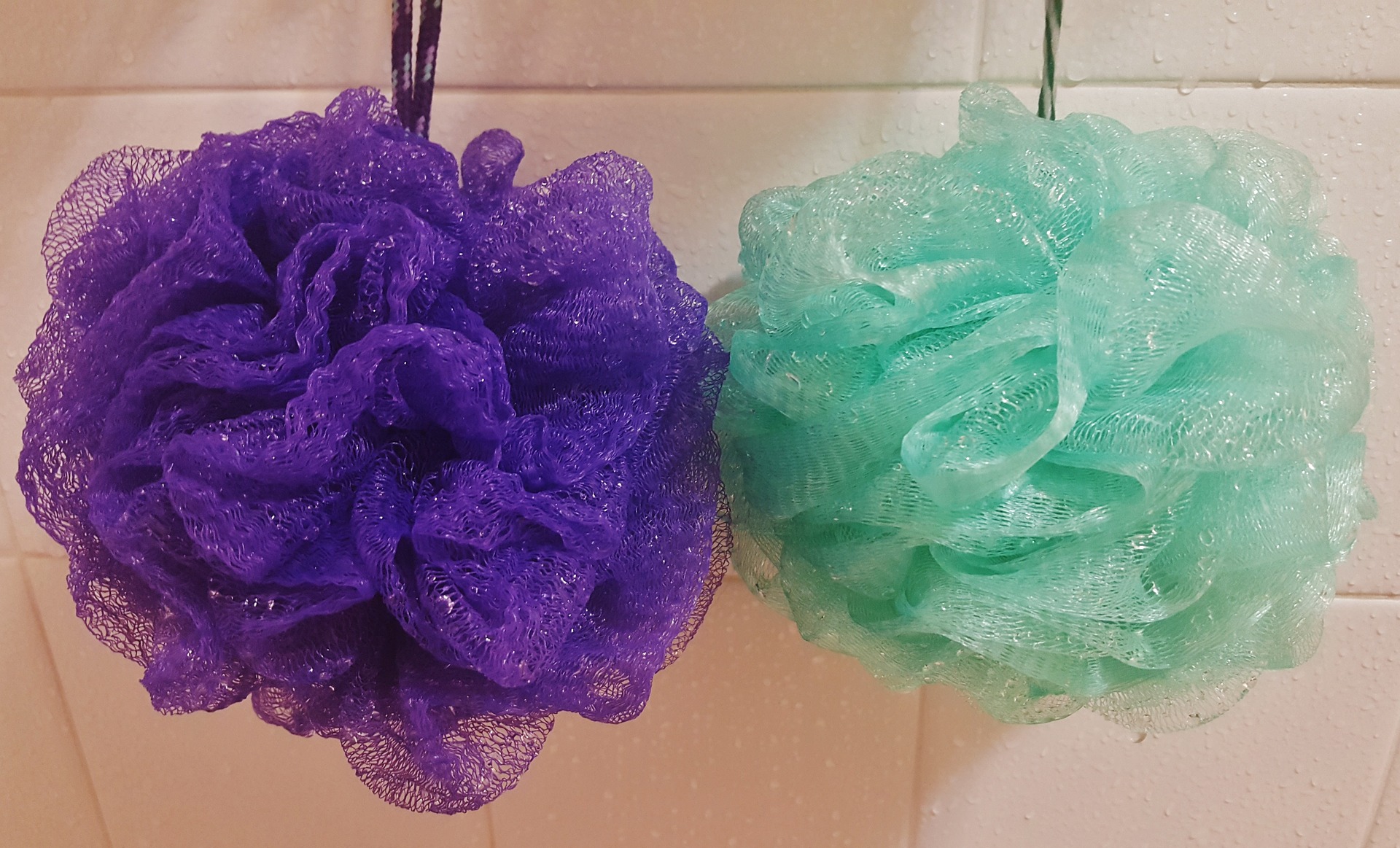 Traveling with Shower Poufs | Hopelessly Heather